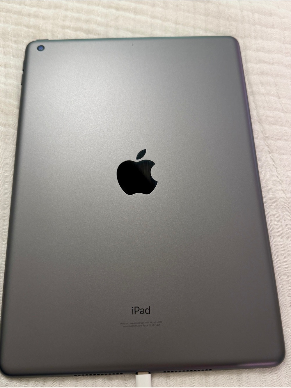 Apple iPad 9th Gen 64 GB in Space Gray WiFi - Picture 14 of 17